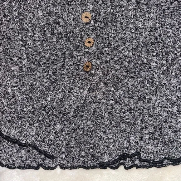 SHEIN crop top - Picture 2 of 3